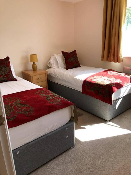 Lovely Two Bedroom Bungalow With Hot Tub Yeovil Ngoại thất bức ảnh